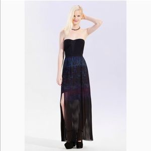 UO Elegant Strapless Dress